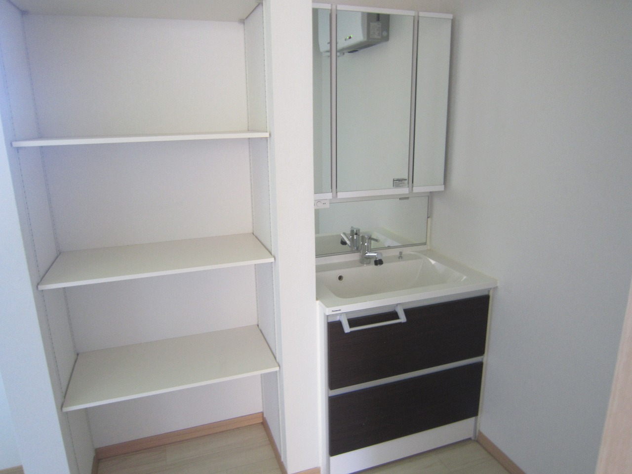 八束町波入中古住宅