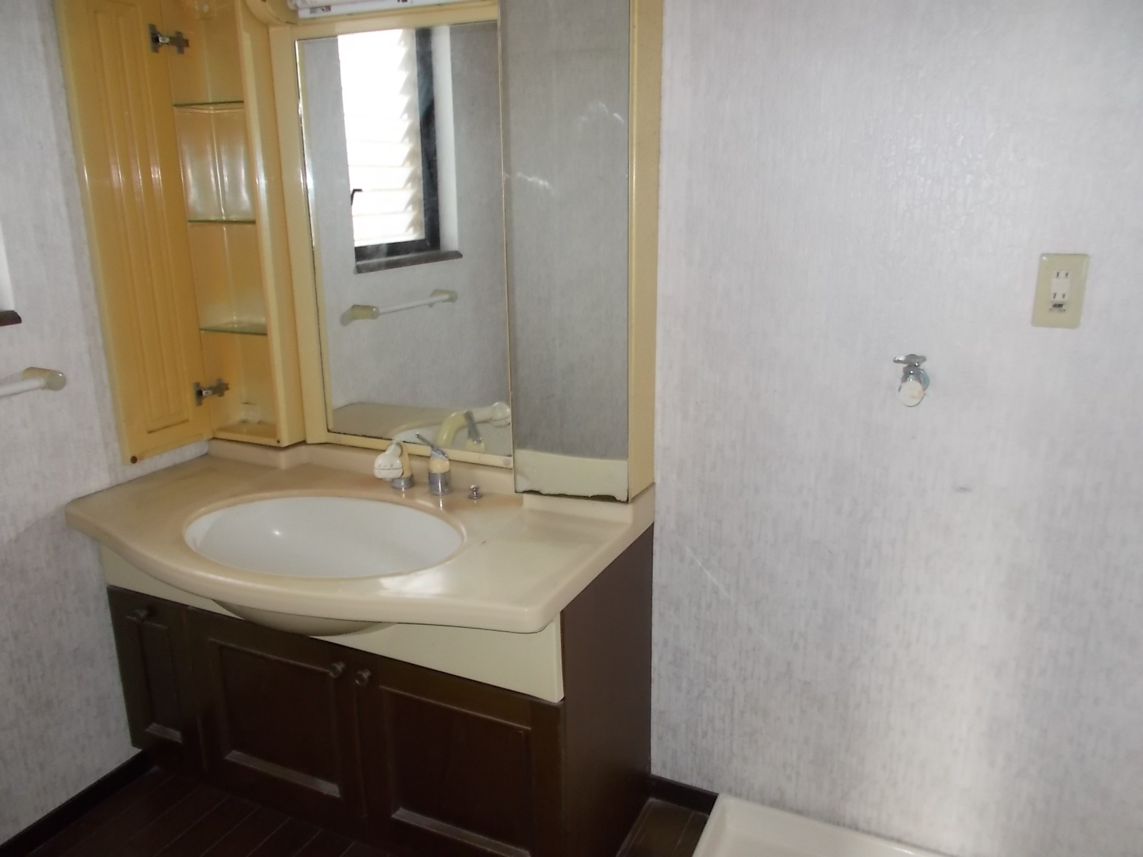 上東川津町中古住宅